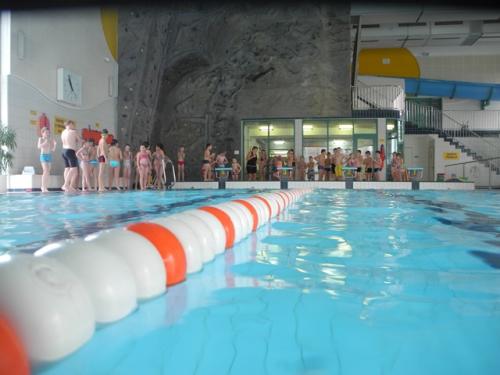 Závěrečná lekce plavání ZŠ a MŠ v Aquaparku v Horažďovicích